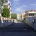 Via Perosi, la principale strada di Fesca circondata da palazzi e villette