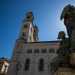 I due campanili sembrano identici ma non lo sono. Quello a destra  la torre della prima costruzione, federiciana. Quello a sinistra fu probabilmente edificato a met 500