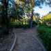 Siamo in un tipico giardino allitaliana, riconoscibile dalla simmetria e dallordine geometrico delle viuzze e delle aiuole che ospitano arbusti e piante tipicamente mediterranee