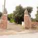 Dopo circa un chilometro, al civico 27, due colonne rossicce con terminali a forma di piramide segnano sulla destra lingresso della Masseria