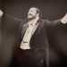 Il 14 febbraio dello stesso anno il teatro registr il tutto esaurito per il concerto di Luciano Pavarotti, che mancava dalla scena nazionale da qualche anno a causa di un prolungato tour mondiale. Il politeama barese battezz cos il suo ritorno sui palcoscenici italiani foto tratta dal libro "Il Teatro Ritrovato" di Enzo Lattanzio)