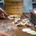 Da segnalare infine il Dumpling bar, attivo in via Nicolai dal 2023:  la casa del raviolo tradizionale cinese, proposto in molte varianti (foto del sito www.dumplingbarbari.com)