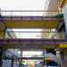 Incrociamo anche numerose passerelle sospese, prima usate per collegare i diversi edifici, ma adesso serrate e malconce
