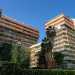 ...composta da quattro palazzoni alti fino a 15 piani che ospitano un totale di 700 appartamenti