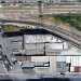 ...che si adatta allandamento curvilineo degli adiacenti binari della ferrovia, sui quali limmobile si affaccia