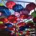 L'installazione di ombrelli colorati nei pressi del Borough Market, Londra