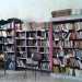 La libreria sociale Pavlos Fyssas, situata al piano superiore dello stabile centrale 