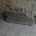 Foto del 2007 raffigurante i pilastrini dell'iconostasi prima del restauro all'interno del cortile del Castello