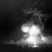 L'enorme fungo di fumo sprigionato dall'esplosione della John Harvey: ore 21,25 del 2 dicembre 1943 