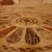E arrivato il tempo di andare via, ma mentre la penombra della luce del tramonto ricopre lentamente la navata centrale, il nostro sguardo cade sul mosaico pavimentale al centro della chiesa