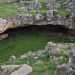 L'entrata della grotta vera e propria, posta un paio di metri sotto il livello del terreno,  preceduta da un prato caratterizzato sulla sinistra da un'ampia rientranza della roccia. Era l che gli abitanti del Paleolitico passavano le giornate - spiega Di Liso -. Di solito rientravano nell'ipogeo solo per dormire