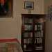 Una libreria con alcuni dei testi sul buddhismo, molti dei quali scritti da Daisaku Ikeda