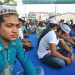 Un giovane musulmano in meditazione