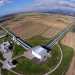 Una vista aerea di Virgo, l'antenna a forma di "elle" in grado di rilevare le onde gravitazionali disposta sul terreno di Cascina, in provincia di Pisa
