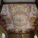 Lo splendido affresco visibile sopra l'albero