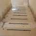 Anche le scale, seppur di passaggio, sono sporche