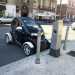 La solita auto monoposto elettrica che effettua la ricarica in corso vittorio Emanuele II
