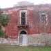 La facciata di Villa Giustiniani con il portone murato