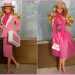 La Barbie day to night era dotata degli accessori che le permettevano di cambiare rapidamente il proprio outfit, passando da un look da ufficio a uno da sera