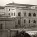 Quelli sono gli anni delle grandi inaugurazioni. Nel 1926 alla presenza del ministro Salandra si apriva il carcere giudiziario in corso Alcide de Gasperi