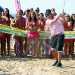 Fase di gioco durante un'esibizione di beach golf
