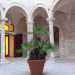 L'elegante cortile del Palazzo Sylos Cal