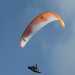 Un parapendista in azione