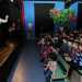 La sala interna con palcoscenico del teatro Casa di Pulcinella all'interno del vecchio stadio della Vittoria, colorato e a misura di bambino