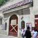 La facciata esterna del teatro Purgatorio, nel Quartierino, durante una manifestazione di protesta dei teatranti a causa della temporanea chiusura 