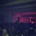 La sala concerti gremita di persone