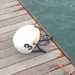 Un casco munito di griglia protegge gli atleti da possibili traumi alla testa