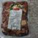 Il "tochitura"  fatto con pezzi di maiale e suino: si presenta in un imballo di plastica da cui si intravedono pezzi di salsiccia precotta che poi si arrostiscono e si mangiano accompagnati da polenta e borduf grattugiato, formaggio tipico rumeno