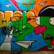 ...graffiti e disegni coloratissimi che donano un po� di vita al grigiore circostante