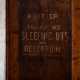 Quello a destra � sbarrato da una porta che reca una scritta in lingua inglese: "N 127 sp Transit nco Sleeping qts and Reception". La dicitura suggerisce che una delle stalle sia stata temporaneamente usata come dormitorio dagli Alleati, probabilmente nel 1943
