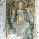 Affresco della Madonna con Bambino collocato nella navata laterale della chiesa