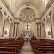 Non ci resta ora che entrare. Ci ritroviamo in un ampio e luminoso spazio suddiviso in tre navate. Fu l�ingegnere Signorile Bianchi negli anni 30 a utilizzare la struttura della chiesa ottocentesca come navata centrale...