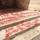 I gradini della chiesa di San Gregorio imbrattati da scritte d'amore