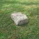 I massi spostati sull'erba usati per sedercisi sopra