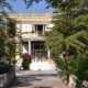 Ingresso e facciata dell'asilo Villa dei Cedri a Bari