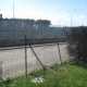 Un pezzo di recinzione divelta
