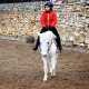 Avvistiamo ora Claudia che � in sella all�unico pony bianco presente