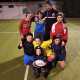 Alcuni giovani atleti di minirugby in posa prima di un allenamento nel campo sportivo di Turi