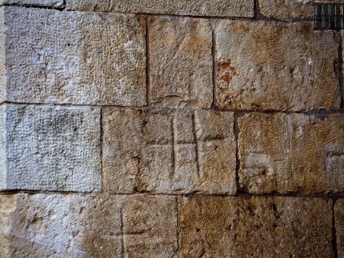 Immagine muro templare crociati zampe Croce 