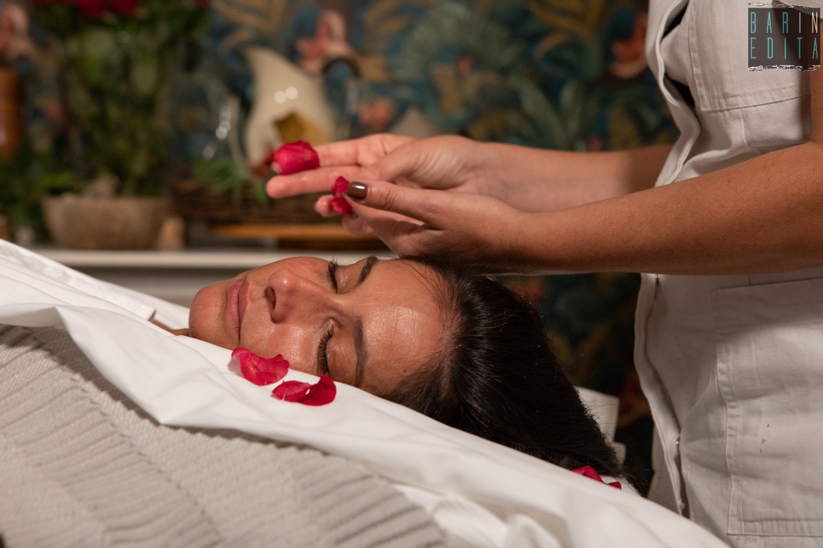 Rose, miele e olio doliva: quando i massaggi si praticavano con ciò che si  aveva nellorto | Barinedita - Testata giornalistica online