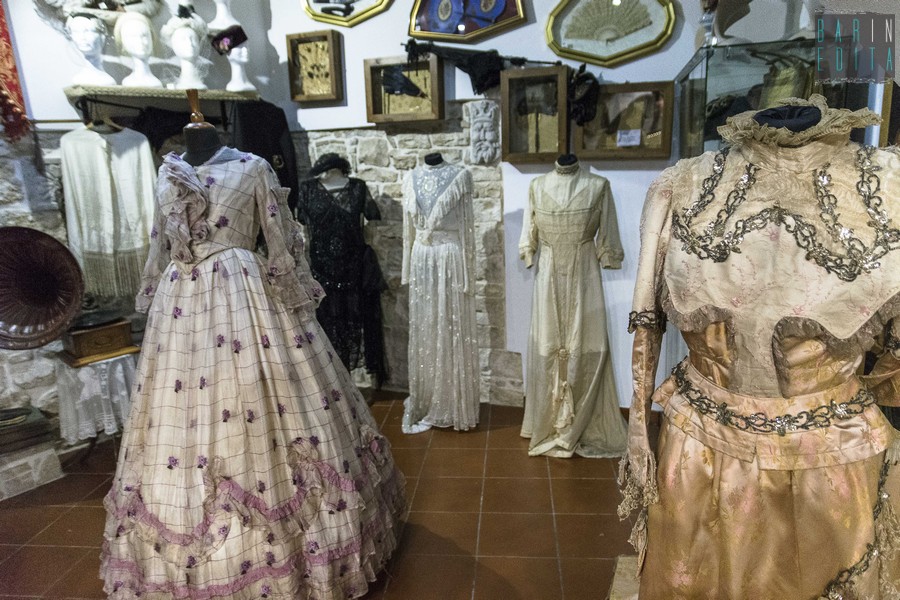 Acquaviva, in mostra raffinati abiti secolari: «Sono stati salvati dal  cassonetto» | Barinedita - Testata giornalistica online