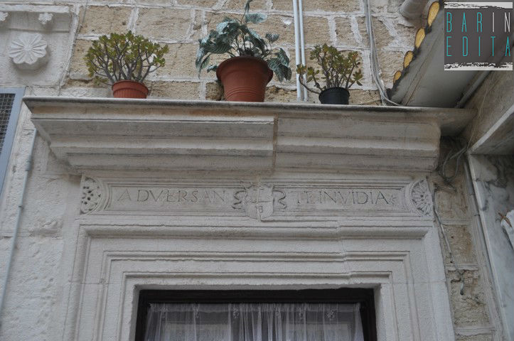 Frasi Ospitali Religiose E Anti Invidia I Fregi In Latino A Bari Vecchia Barinedita Testata Giornalistica Online