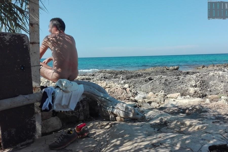 Freak Beach Tra Nudisti E Capannine Langolo Di Costa Più