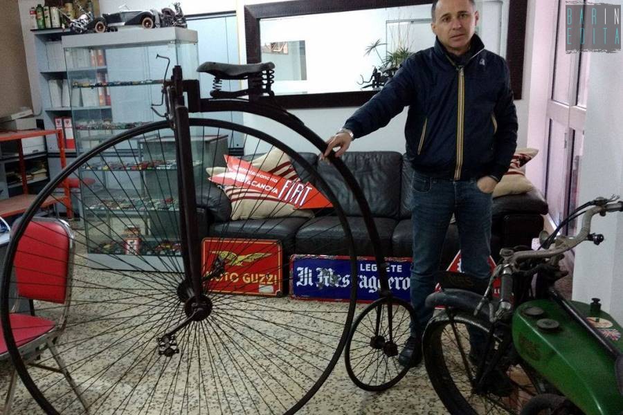Otto auto, decine di moto e due bici: la grande collezione \