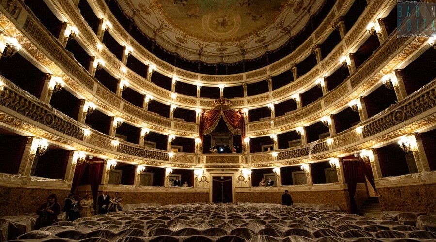Risultati immagini per Teatro Piccinni di Bari foto